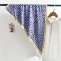Foulard triangulaire en soie bleu rétro élégant avec motif coloré et bordure jaune - Style Géométrique Abstrait Coloré (TBSJJ84) / 87x130cm / Bleu