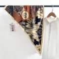 Foulard triangulaire en soie vintage avec motifs artistiques de soleil et palmier - Style Imprimé Totem Soleil et Lune (TBSJJ78) / 87x130cm / Noir
