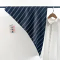 Foulard triangulaire en soie bleu marine à rayures blanches accessoire d'été pour le cou - Foulard Triangle (TBSJJ72) / 87x130cm / Rayé Noir