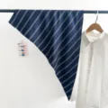 Foulard triangle en soie bleu marine à rayures blanches pour l'été accessoire mince - Foulard Triangle (TBSJJ72) / 87x130cm / Rayure Marine