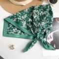 Französisches Vintage-Bandana aus Baumwolle mit Blumenmuster, kleines Halstuch Damen - 65x65cm / Grün