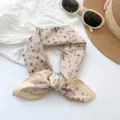Vintage floral 100% cotton bandana scarf in beige with autumn flower patterns - Khaki Floral (MBFJ20) / 65x65cm / Khaki