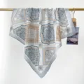 Élégant foulard carré en coton avec motif paisley rétro pour femmes, accessoire chic - Bleu Ciel Paisley