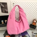Große rosa Nylon Hobo Tragetasche mit einem leichten, wasserfesten und modischen Design - Einheitsgröße / Rosa