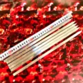 Detailansicht von 6 flachen Grillspießen aus Edelstahl mit Maßband zur Längenmessung - 340*10*1.5mm (pack of 6)