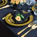 Elegantes schwarz-goldenes Plastikgeschirr-Set für Hochzeiten und luxuriöse Partys - 黑底金色镂空大小盘+9OZ杯+刀叉勺各25个 / 1 Set