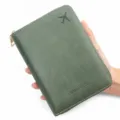 Portafoglio da viaggio in pelle verde con blocco RFID e porta passaporto con cerniera - Verde