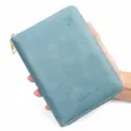 Portafoglio da viaggio blu RFID premium e porta passaporto con chiusura a zip sicura - Celeste