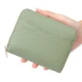 Compacte saliegroene kiezellederen portemonnee voor dames met gouden ritssluiting - Groen (K949-1A)