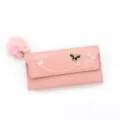 Κομψό ροζ μακρύ γυναικείο πορτοφόλι με πεταλούδα και γούνινο μπρελόκ pom pom - Ροζ (R507) / Ροζ