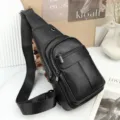 Bolso de pecho elegante para hombre en cuero negro granulado con correa ajustable - Negro