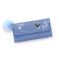 Long portefeuille bleu élégant avec ornement papillon et pompon doux bleu. - Bleu
