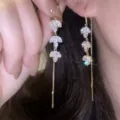 Detailansicht eleganter goldener Ahornblatt Zirkon Quasten Durchzieher Ohrringe für Damen - Lange Quaste Blumencluster Stil (E2309) / Gold (E2309 Strass)