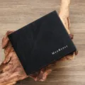 Cartera corta clásica para hombre en color negro con relieve estilo cuero - Negro