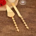 Elegantes goldenes Tortenheber- und Messerset mit herzförmigen Griffen für Hochzeiten - Herz-Stil / Gold