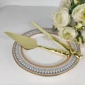Elegante gouden taartschep en mes set voor bruiloften met een hart en glinsterende stras - Wide head gold suit