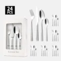 24-teiliges Besteckset aus Edelstahl mit eleganten Steintextur-Griffen für den Esstisch. - Mittlere Steintextur (24-teiliges Set) / Silber