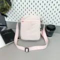 Minimalistische hellrosa Umhängetasche für Damen Sommermode 2025 trendy Sportstil - Hellrosa