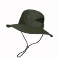 Vue latérale du chapeau de soleil extérieur vert olive avec ventilation et mentonnière - Adulte 55-58cm / Vert Militaire