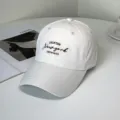 Detailed shot of white quick-dry baseball cap with New York letter embroidery - New York Style / Adult 55-58cm / Beige