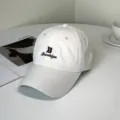 Detailed close-up of a white quick-dry baseball cap with brown Brooklyn embroidery - Brooklyn Style / Adult 55-58cm / Beige
