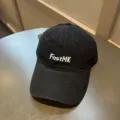 Detalle del bordado blanco 'FastMK' en una gorra de béisbol negra de estilo clásico - Adulto 55-58cm / Fast negro