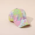 Vue détaillée de la casquette de baseball tie-dye pailletée aux teintes pastel et scintillantes. - Adulte 55-58cm / Rose et Vert