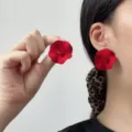 Auffällige rote Blumenohrstecker im stilvollen koreanischen Retro-Design für Damen - Rot Blumen Stil (E5418)