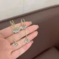 Elegant fan-shaped dangle earrings with sparkling rhinestones in gold finish. - Fan Rhinestone Tassel Studs (E3061) / Gold White