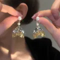 Elegant vintage pearl drop earrings featuring a sparkling gold mermaid tail design. - Double Pearl Fish Tail Style (E3210 Gold) / Gold