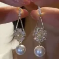 Eleganti orecchini a perla in stile coreano con dettaglio fiore di cristallo dorato - Stile Perla Zircone Marquise Fiore (E3683) / bianco dorato