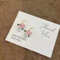 Elegante rosa Emaille-Blumenohrringe im französischen Retro-Stil mit Kristalldrop - Rosa Blütenblatt Perlen Kristall Ohrringe (E5365) / Rosa und Gold