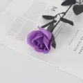 Elegante rosa púrpura artificial con tallo y hojas negras para decoración de Halloween - Rosa Nuevo Estilo (36cm) / Púrpura