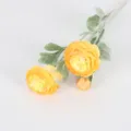 Gele 3-koppige geflokte ranonkel kunstbloem voor bruiloften en interieurdecoraties - Oranje