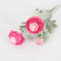 Elegante roze kunstmatige gevlokte ranonkel met drie koppen voor bruiloft en huisdecoratie - Rozerood
