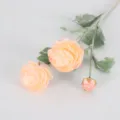Kunstmatige abrikoos ranonkel bloemen met 3 geflokte hoofden voor bruiloft decoratie - Donker champagne