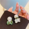 Elegant vintage Korean style asymmetrical flower and leaf pearl stud earrings for women - Asymmetric Flower Leaf Pearl Style (E3157) / Gold
