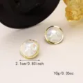 Elegant Korean style pearlescent round stud earrings with golden rim, 2.1cm size for women - 粉白圆盘耳钉款(E2568金)