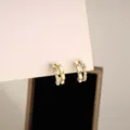 Elegant Korean-style pearl and chain hoop earrings with white ribbon and gold finish - Woven Chain Leather Artificial Pearl Earrings (E2605白)
