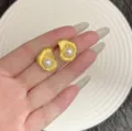 Eleganti orecchini a lobo con perla dorata a forma di conchiglia in raffinato stile coreano - Stile Perla Tessitura Conchiglia Spazzolata Oro (E4999) / Oro