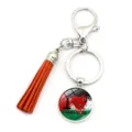 Détail en gros plan du porte-clés pendentif drapeau Palestine avec pompon orange - Style I Heart Palestine (XSWX6158-2) / Gland Orange Vif
