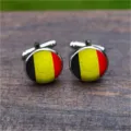 Detailansicht von Premium-Fußball-Manschettenknöpfen in belgischen Nationalfarben - Belgien