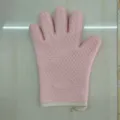 Rosa Silikon Ofenhandschuhe mit Herzmuster, hitzebeständige Backhandschuhe für die Küche. - 1 Stk. Hellrosa