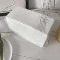 Einweg-Papierservietten in Weiß mit silberner Folienprägung für Gastronomie und Feiern - Silber Wellenstruktur / 50 Stück / Silber