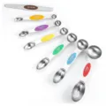 Set di 7 cucchiai dosatori magnetici in acciaio inox con impugnature colorate antiscivolo - Set da 7 Pezzi / Colorato