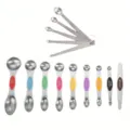 Set di cucchiai misurini in acciaio inox con manici in silicone per la cucina e la pasticceria. - Set di 9 cucchiai dosatori colorati a doppia estremità + mini set da 5