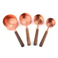 Set di tazze e cucchiai misurini in rame con manici in legno di noce per cucina. - Set da 4 Pezzi Tazza Dosatrice Placcato Oro Noce