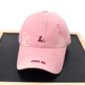 Casquette de baseball rose vieillie avec broderie L et texte Just Be, style streetwear. - Adulte 56-60cm / Rose