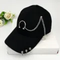 Casquette de baseball noire à la mode avec chaînes argentées et anneaux décoratifs - Réglable / Noir