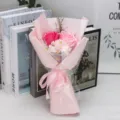 Vista detallada de un ramo de flores de jabón rosas con rosas y claveles elegantes - Pack de 3 (Con Luz LED y Bolsa de Regalo) / Rosa intenso